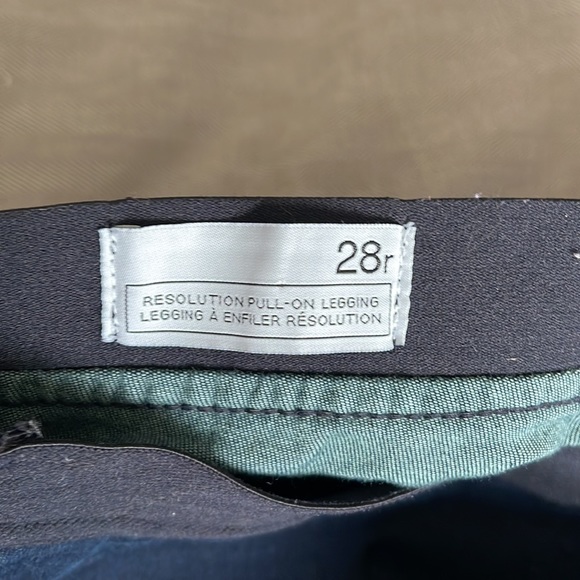 Gap Maternity Jeans 28 regular - dark wash - Picture 2 of 3